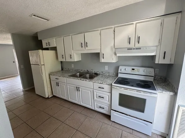 911 N Iowa Ave, Lakeland, FL