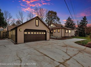 6945 Delta River Dr, Lansing, MI 48906