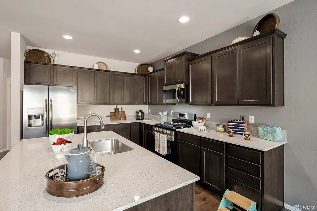 5 bed, 2506 sqft, $3,450 — Photo 4