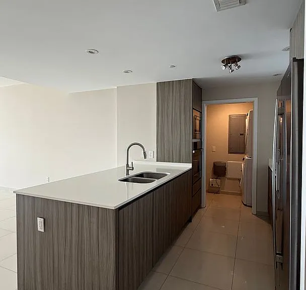 600 NE 27th St #802 — Photo 5