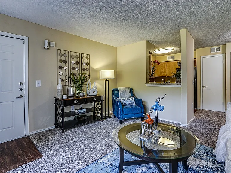 Trinity Square Apartments — Photo 6