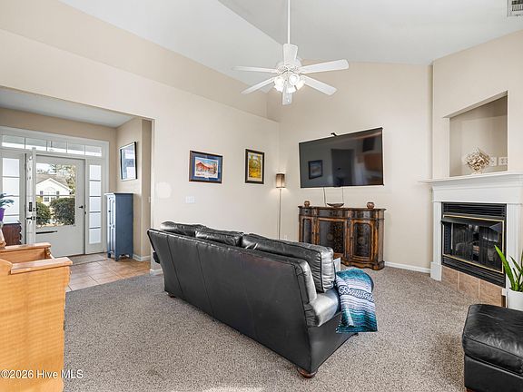 5th image of 302 Whirlaway Boulevard