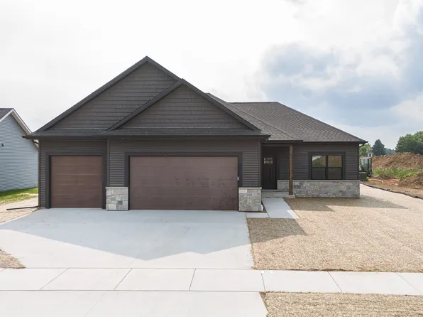3829 N Woodbury Ln, Janesville, WI 53545