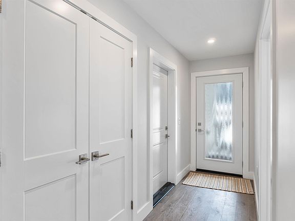 4th image of 36 Pemberton Ave