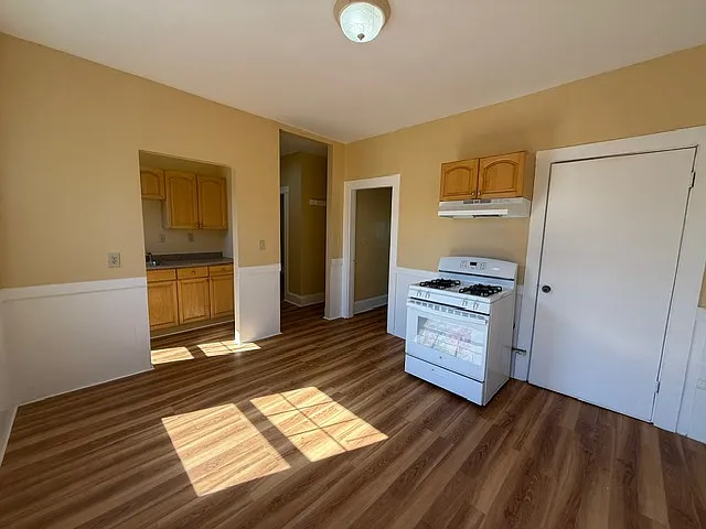 4 bed, 1200 sqft, $3,650 — Photo 1