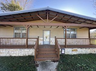 206 Grayson St, Teague, TX 75860