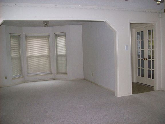 Dining Area-Bay Window