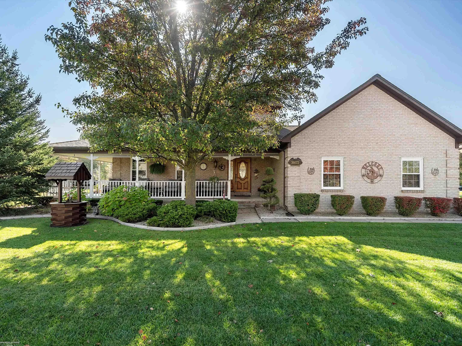 36672 Orchard Lake Dr photo 1