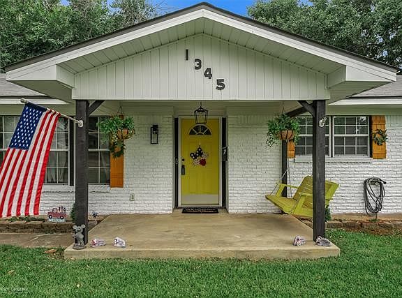 2nd image of 1345 Georgia St