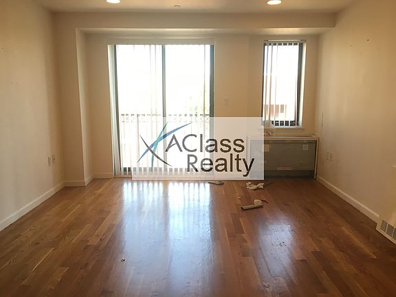 4th image of 3112 23rd St