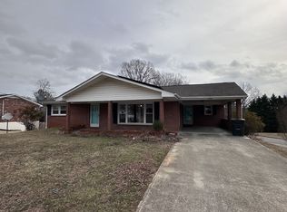 638 Oakland Dr, Chatham, VA 24531