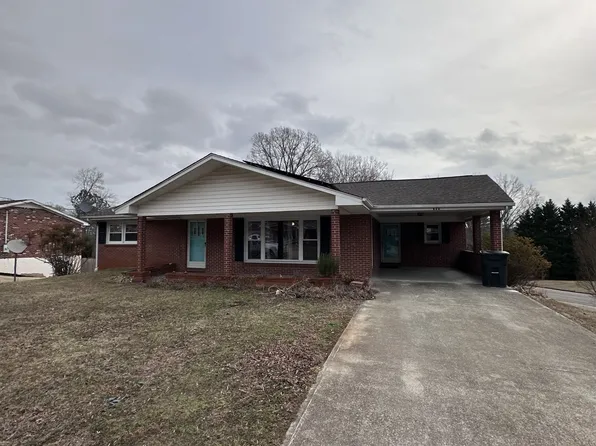 638 Oakland Dr, Chatham, VA 24531