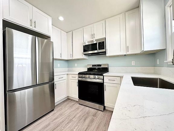 5th image of 4844 Santa Cruz Ave