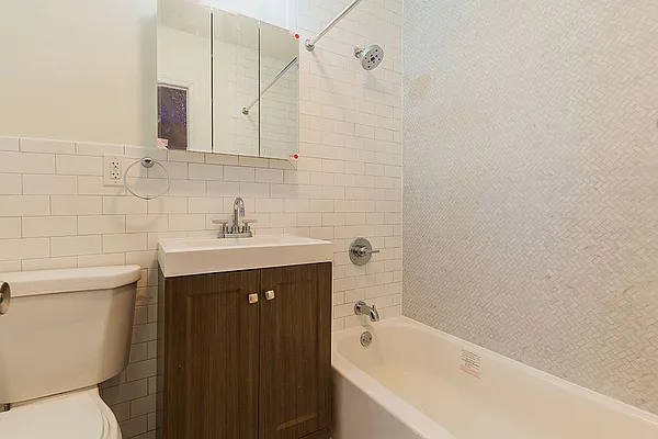 Rented by Dixon Advisory USA Inc. | media 9