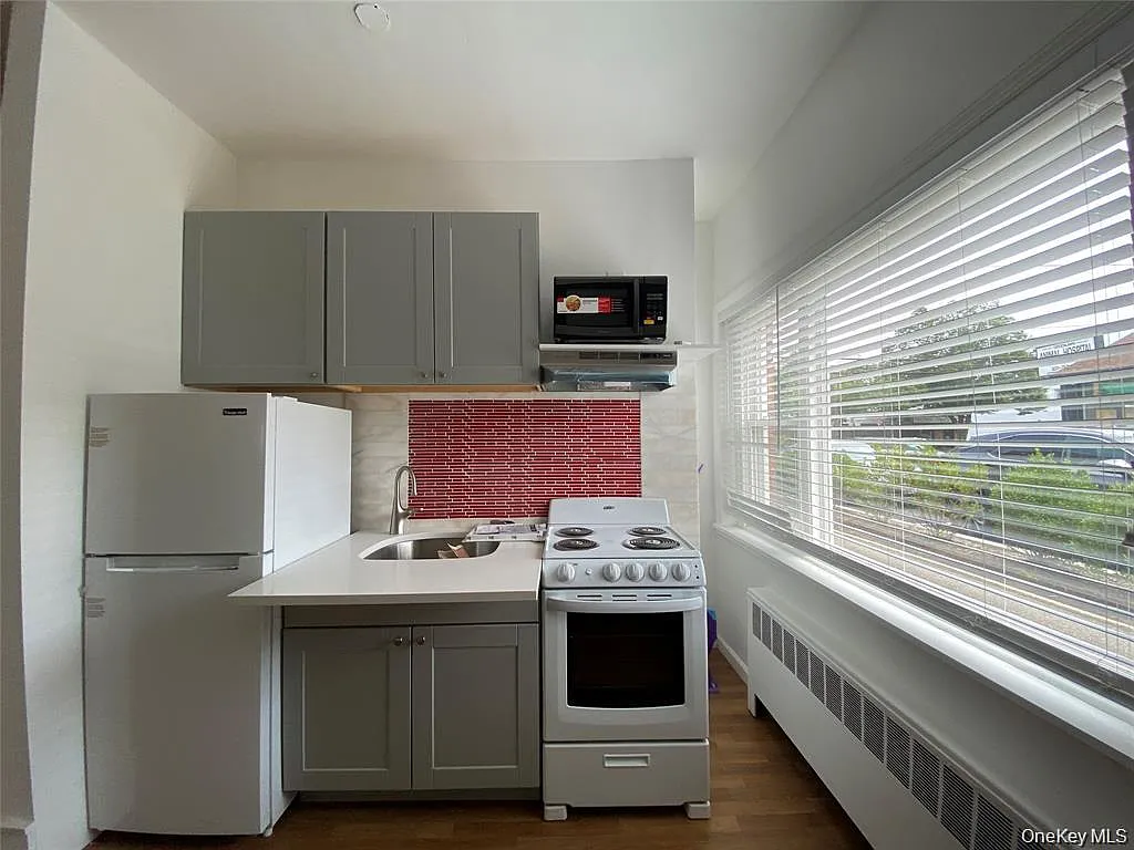 Studio, 1.0 bath, 150 sqft, $1,600 — Photo 3