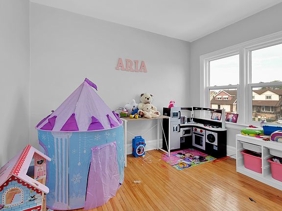 5th image of 975 Parent Ave #1