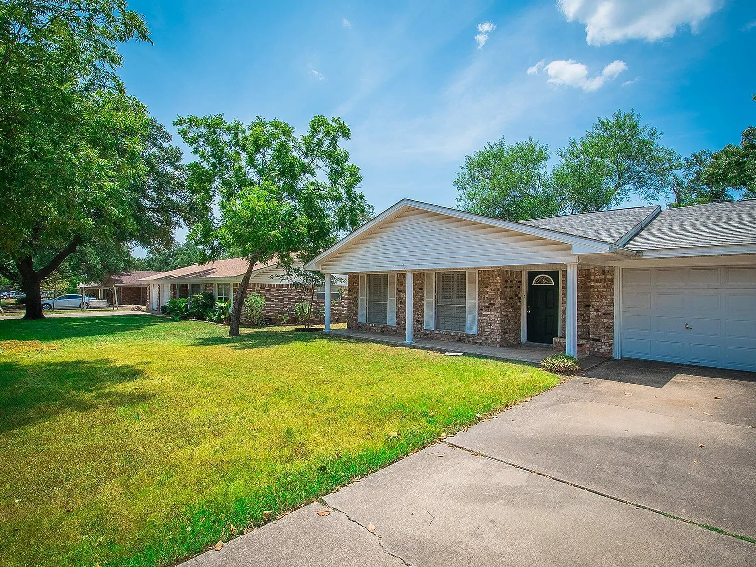 904 Holik Drive — Photo 1