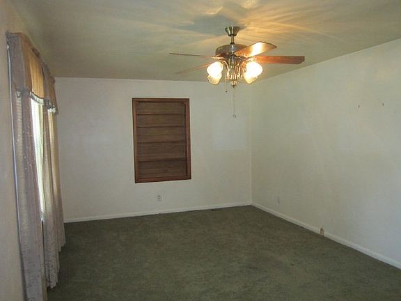 5th image of 1210 Meadowlane Dr