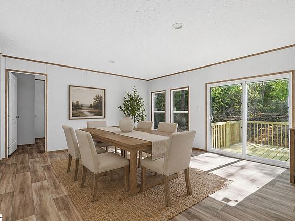 3rd image of 303 Mary Jo Dr