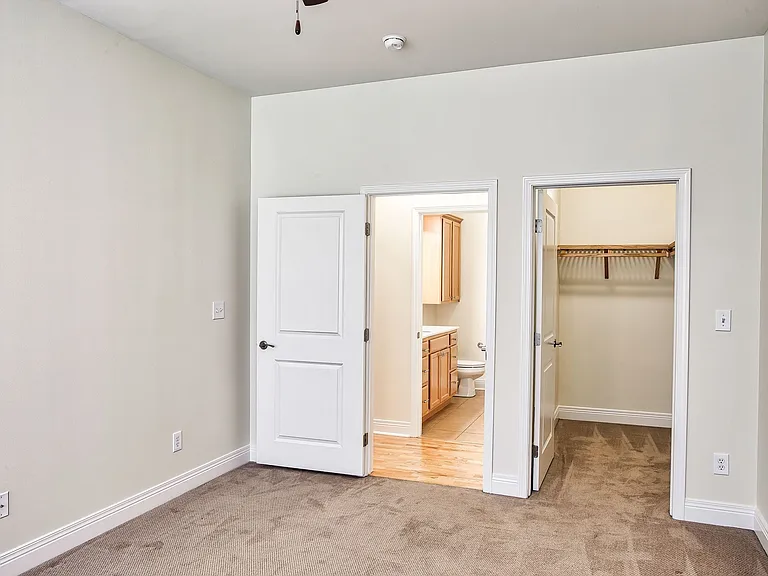 Maxwell Apartments — Photo 33