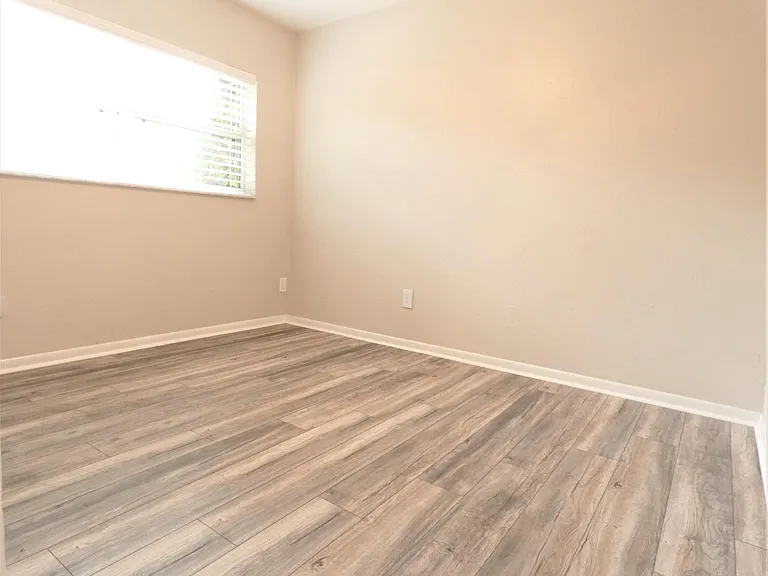 1225 E Gore St — Photo 9