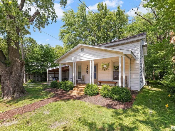 416 S Maple St, Salem, IL 62881