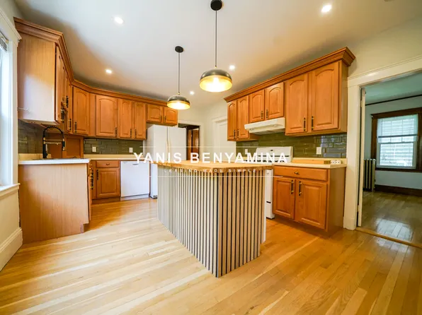 70 Harvest St, Dorchester, MA 02125