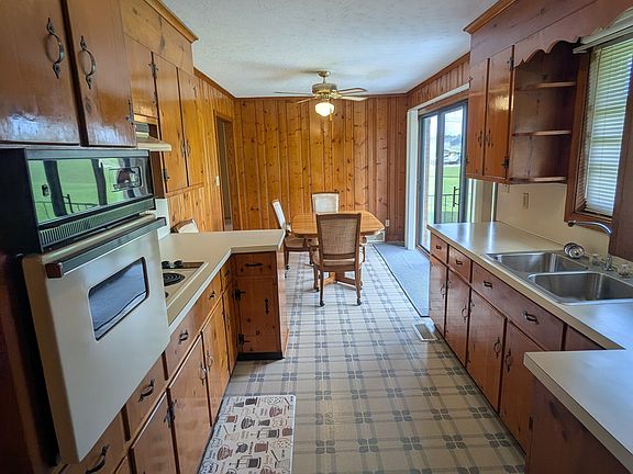 5th image of 103 Rothrock Dr