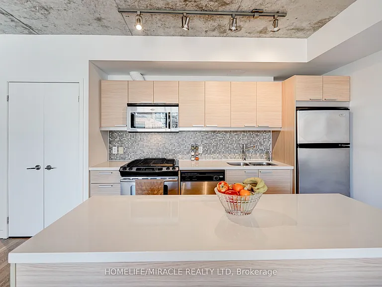 25 Oxley St #701 — Photo 18