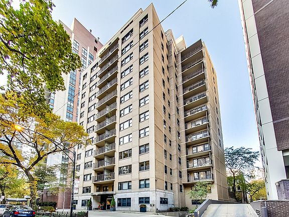 2nd image of 1350 N Astor St APT 9B