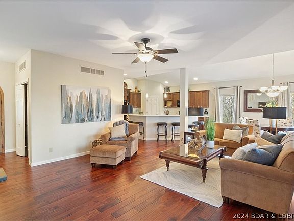 4th image of 335 Via Appia Dr