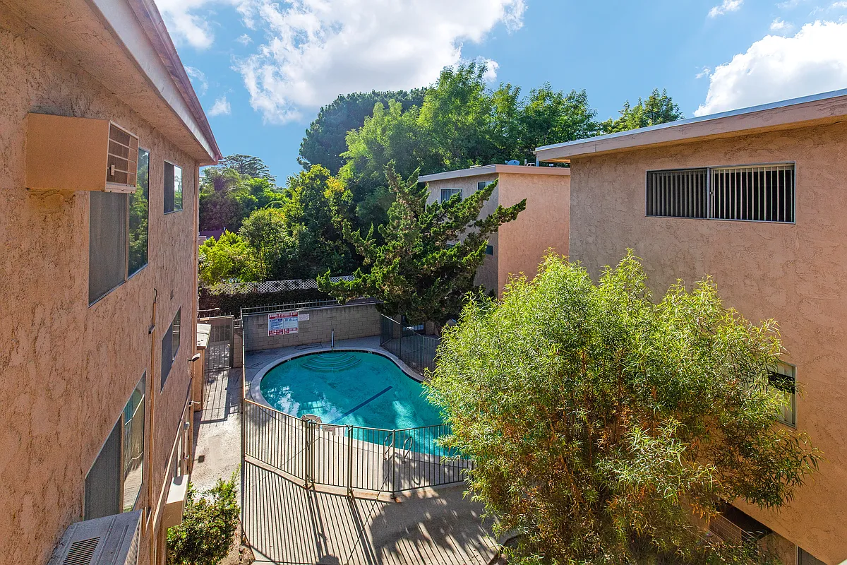 Building Photo - Coldwater Canyon Apartments