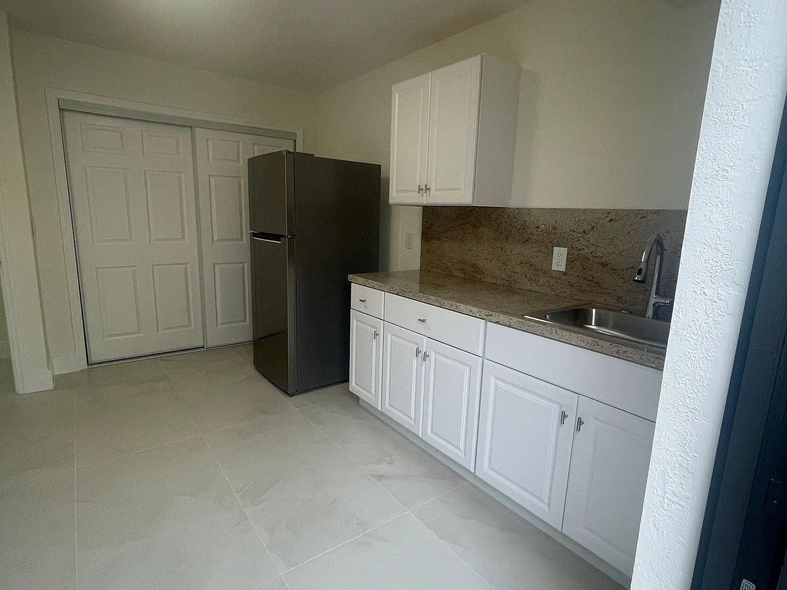 1 bed, 800 sqft, $2,100 — Photo 3