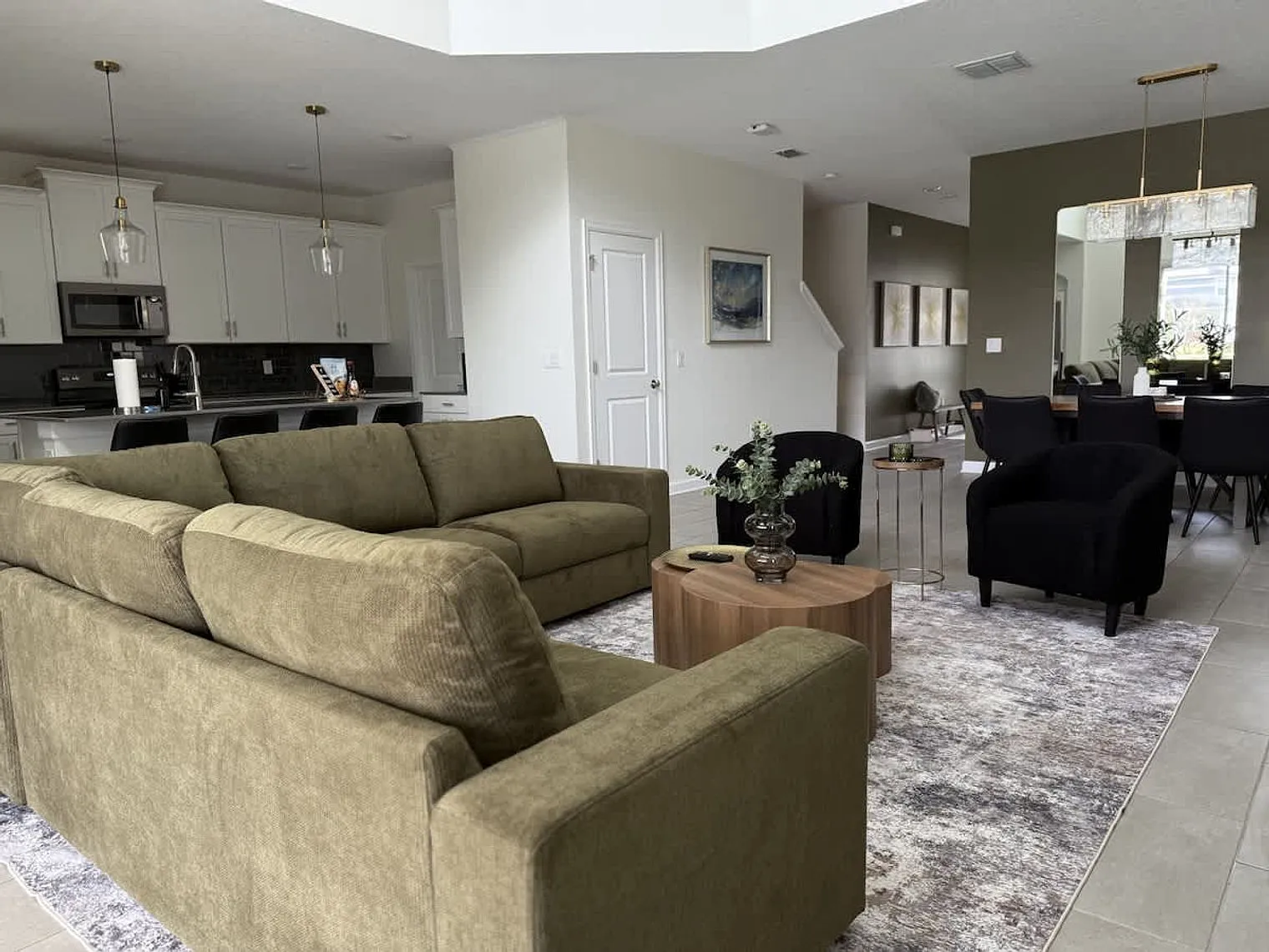 5 bed, 5.0 bath, 3078 sqft, $4,486 — Photo 2