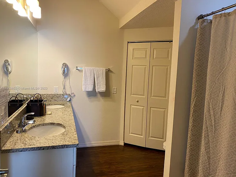 8967 Shine Dr — Photo 2