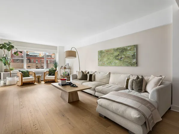 40 East 9th Street image 2 of 16