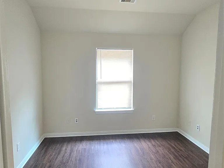 2112 Davis St — Photo 7