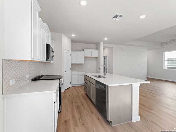 7th image of this home