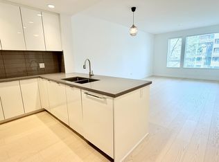 255 W 1st St #319, North Vancouver, BC