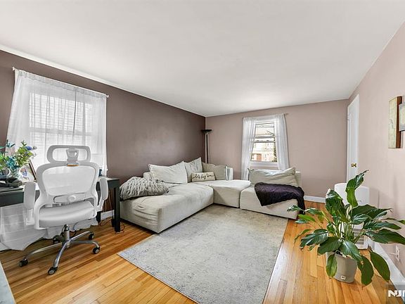 4th image of 33-35 7th Street