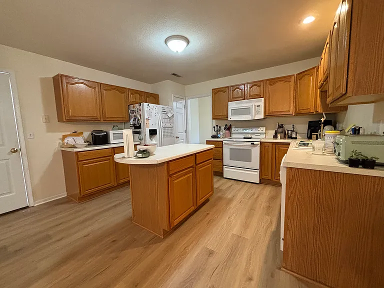 4805 Castlewood Ct — Photo 9