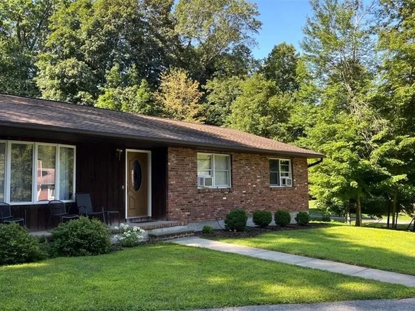 10 Perk and Sons Court, Cold Spring, NY 10516