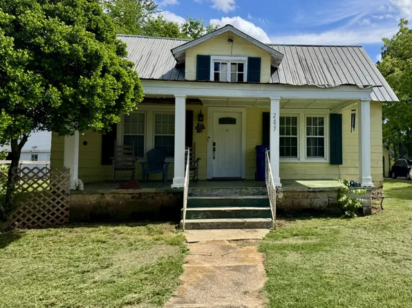 203 Lucas St, Huntland, TN 37345
