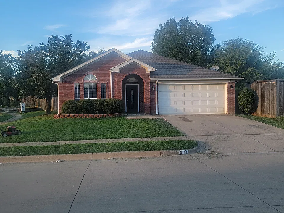 8713 Lake Springs Trl