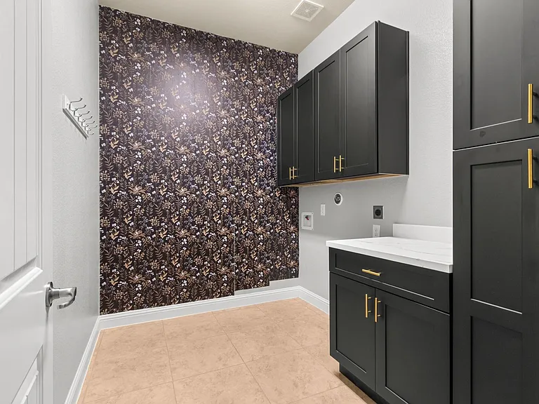 12426 Cumberland Dr — Photo 42