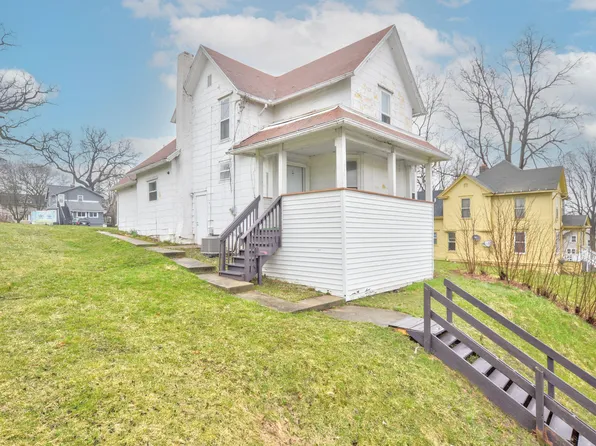 922 Martin Luther King Jr Dr, Jackson, MI 49203