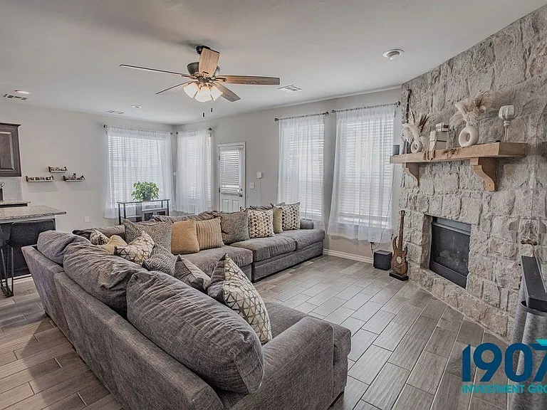 2501 Caden Ct — Photo 5