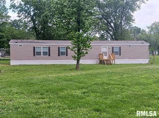 107 E Nettie St, Sesser, IL 62884