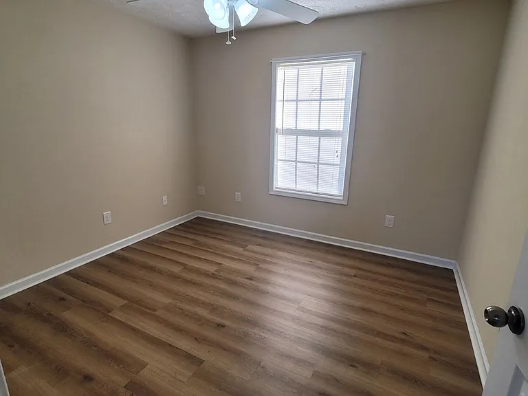 815 Mill Pond Dr — Photo 12