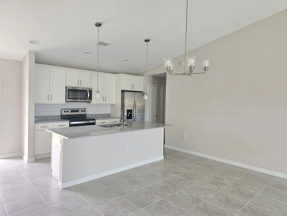 318 NW 20th St - 0 — Photo 4
